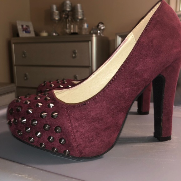 Stud Toe Platform Pump size 9W - Picture 1 of 4